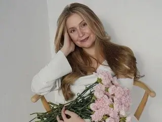 Koroleva70  live sex cam