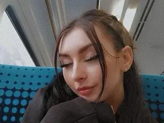 EevieWinters  live sex cam