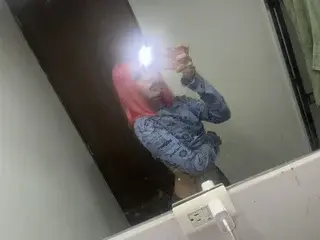 SophieeeXX  live sex cam