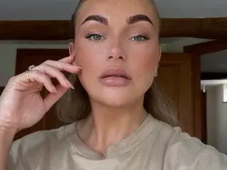 Demilouise22  live sex cam