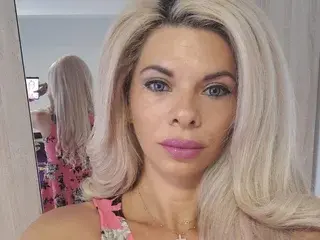 ElinaSwift  live sex cam