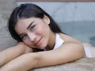 Zuerosse18  live sex cam