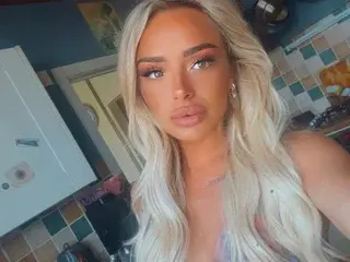 Britishblondeemily96  live sex cam