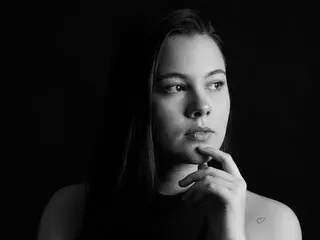SophiieWoods  live sex cam