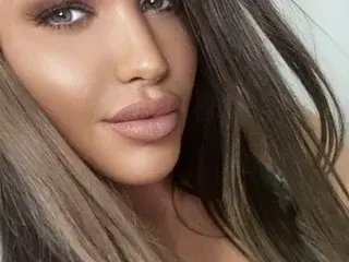 BritishMissCharmaine  live sex cam