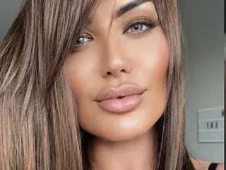 BritishMissCharmaine  live sex cam