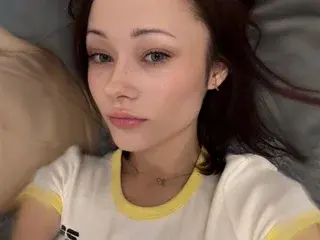 LisaPearly  live sex cam