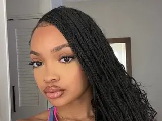 HalleTheStar  live sex cam