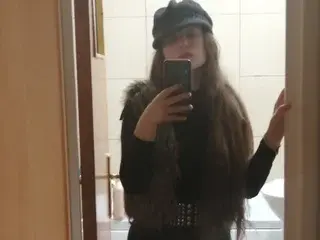 SARA32  live sex cam