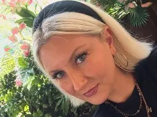 BlondeBabyuk  live sex cam
