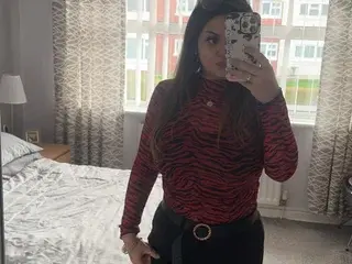 Prettylittlesin  live sex cam