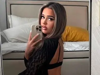 British_Penelope  live sex cam