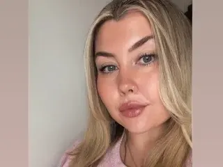 PeachyPollyUK  live sex cam