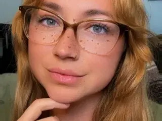 SkyJonesXO  live sex cam