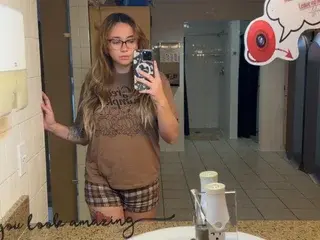 SkyJonesXO  live sex cam