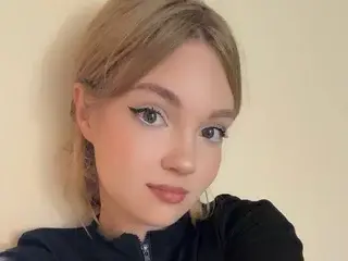 JuliiMcQeen  live sex cam