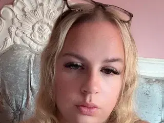 XMissKatBBWX  live sex cam
