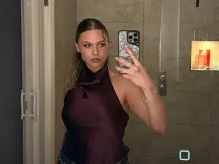 Bella_Rose22  live sex cam