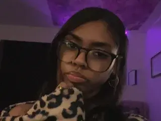 LooneyLuna  live sex cam