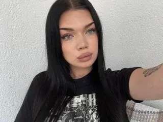 InnocentRosalie  live sex cam
