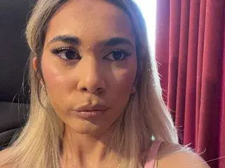 Sienna_Bee19  live sex cam