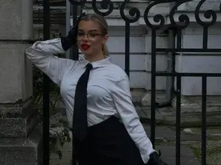 AmalDoll  live sex cam
