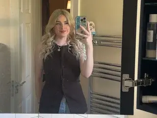 BritishLexie  live sex cam