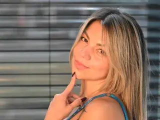Gabysantoss  live sex cam