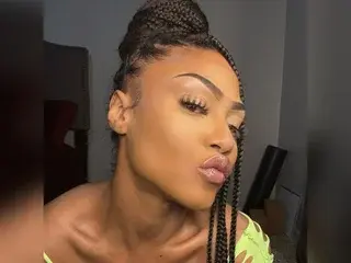 Yiauana  live sex cam