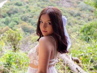 IvonniLoweyn  live sex cam