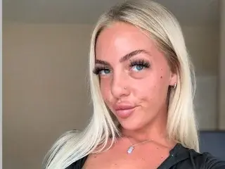 IvySoVine  live sex cam