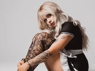 Emilyevo  live sex cam