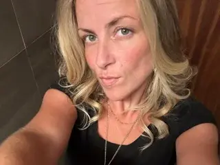 Italia836xxx  live sex cam