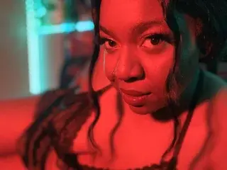 Mercedes_Redd  live sex cam