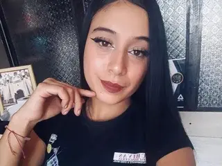 Noahsky72  live sex cam