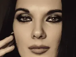 ValkyrieXo  live sex cam