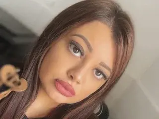 Krazeebaebee  live sex cam