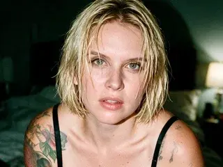 ScarlettJones777  live sex cam