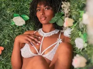 Mylebrowm19  live sex cam