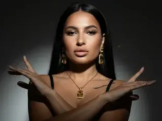 Rachelbellls  live sex cam