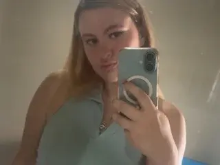 Avety_doll  live sex cam