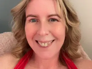 Curlyblonde22  live sex cam