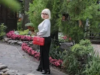Blonda19Blonda  live sex cam
