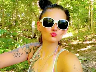 AnitaDickie  live sex cam