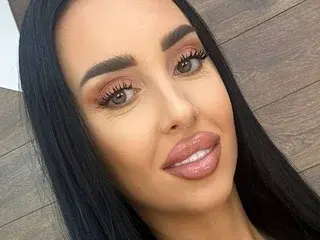 KairaAndrews  live sex cam