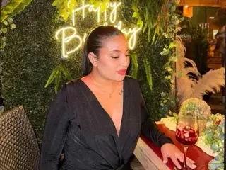 Soffy_foxxy  live sex cam