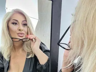 SexxyBlondy  live sex cam