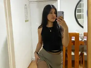 Ninaah27  live sex cam