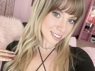 The_Blondiee  live sex cam
