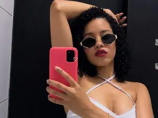KiaraLux  live sex cam